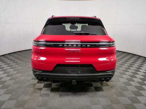 Certified 2024 Porsche Cayenne AWD/4WD image 32