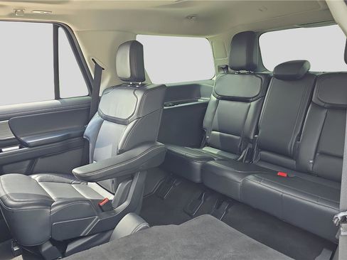 Used 2025 Ford Expedition Platinum AWD/4WD image 19