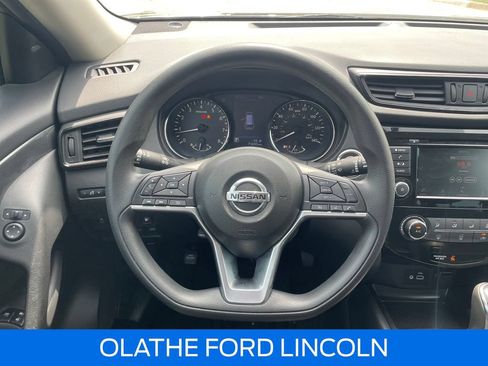 Used 2018 Nissan Rogue SV AWD/4WD image 17