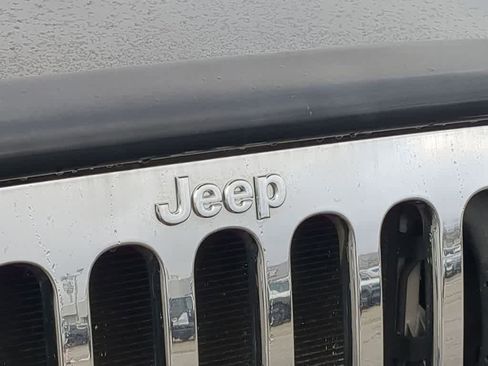 Used 2017 Jeep Wrangler Unlimited Sahara w/ Connectivity Group image 11