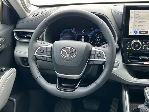 Used 2026 Toyota Highlander Limited image 46
