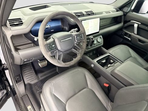 Certified 2024 Land Rover Defender 90 V8 AWD/4WD image 9