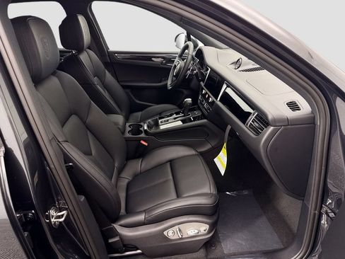 Used 2026 Porsche Macan AWD/4WD image 52