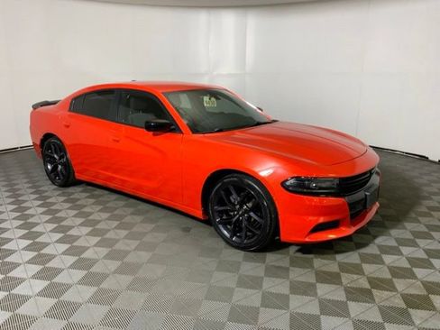 Used 2020 Dodge Charger SXT w/ Blacktop Package RWD image 4