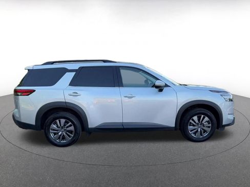 Used 2025 Nissan Pathfinder SV AWD/4WD image 15