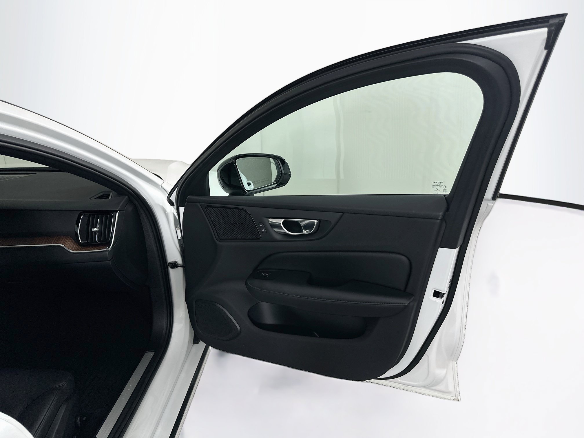 Used 2023 Volvo S60 B5 Plus w/ Climate Package AWD/4WD image 32
