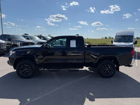 Used 2022 Toyota Tacoma SR5 w/ SR5 Appearance Package (SM) AWD/4WD image 35