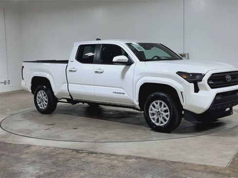 Used 2024 Toyota Tacoma SR5 image 2