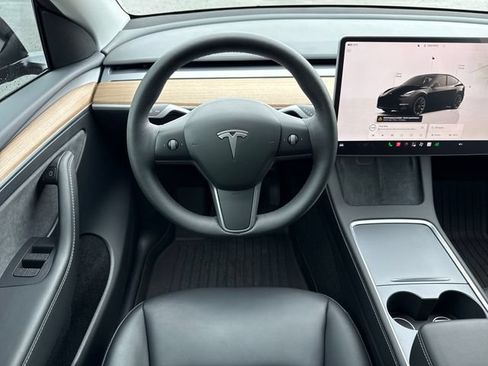 Used 2024 Tesla Model Y Long Range AWD/4WD image 20
