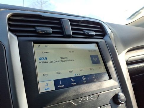 Certified 2020 Ford Fusion SE image 18