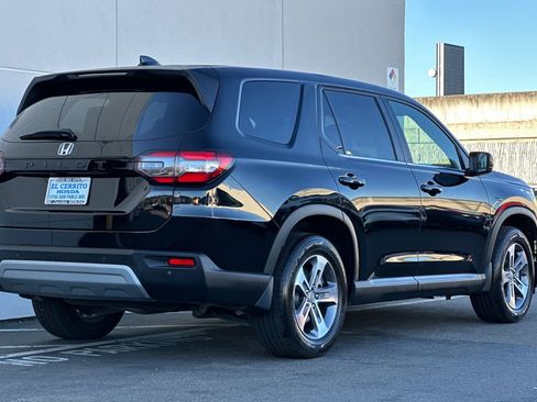 Used 2025 Honda Pilot EX-L image 3