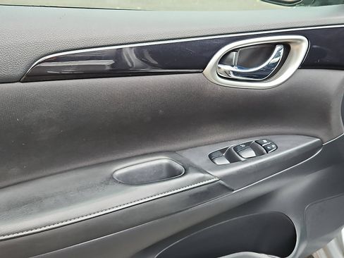 Certified 2019 Nissan Sentra SV image 12