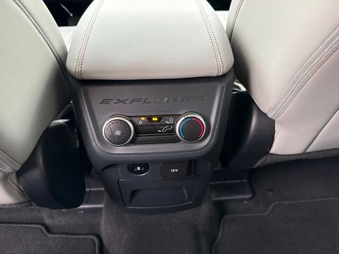 Used 2025 Ford Explorer Active w/ Active Comfort Package AWD/4WD image 19