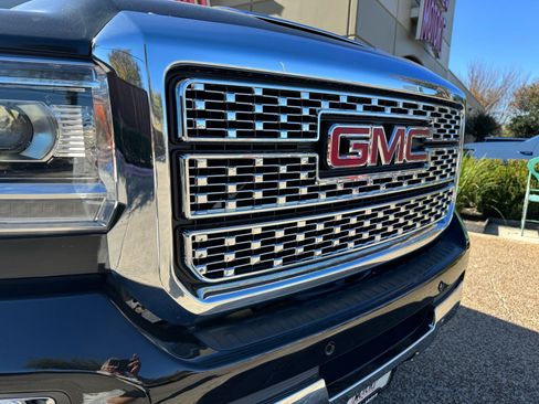 Used 2019 GMC Sierra 2500 Denali w/ Duramax Plus Package image 2