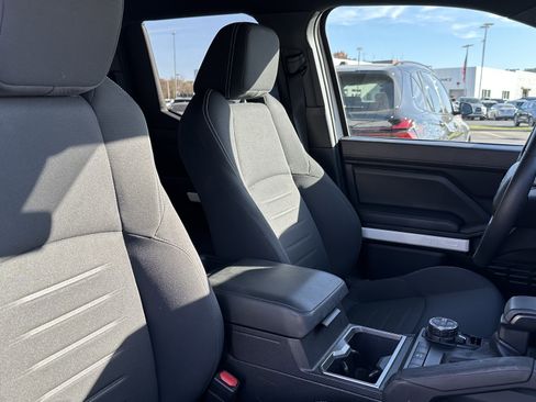 Used 2024 Toyota Tacoma TRD Off-Road image 31