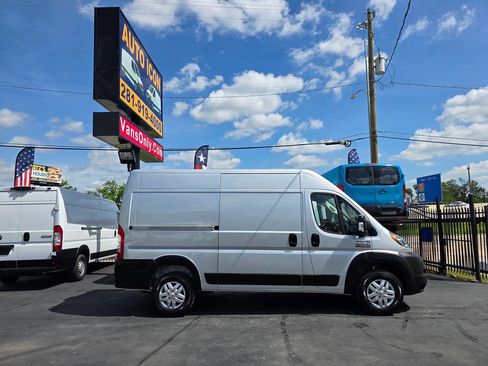 Used 2022 RAM ProMaster 3500 w/ Driver Convenience Group FWD image 3
