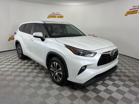Used 2023 Toyota Highlander XLE FWD image 8