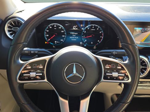 Used 2023 Mercedes-Benz GLA 250 w/ Premium Package image 19