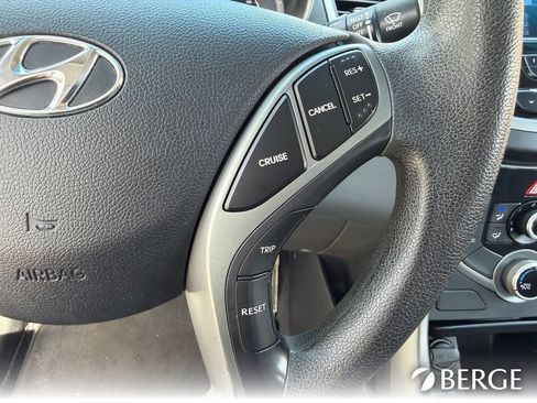 Used 2016 Hyundai Elantra SE image 34