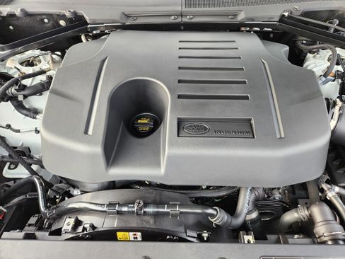 Certified 2025 Land Rover Defender 110 X-Dynamic SE image 9