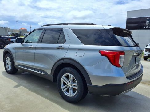 Used 2023 Ford Explorer XLT w/ Equipment Group 202A image 3
