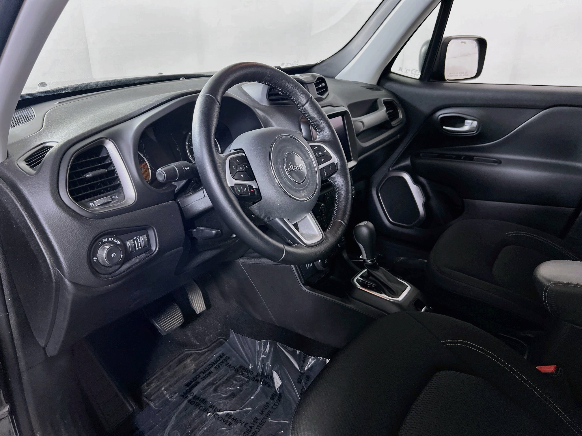 Used 2023 Jeep Renegade Latitude w/ Premium Group AWD/4WD image 9