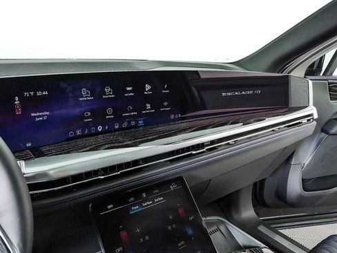 Certified 2025 Cadillac Escalade IQ Sport 1 AWD/4WD image 9