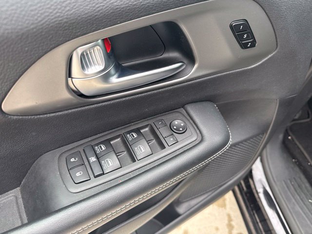 Used 2025 Chrysler Pacifica Select FWD image 8