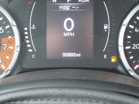 Used 2020 Jeep Renegade Latitude FWD image 28