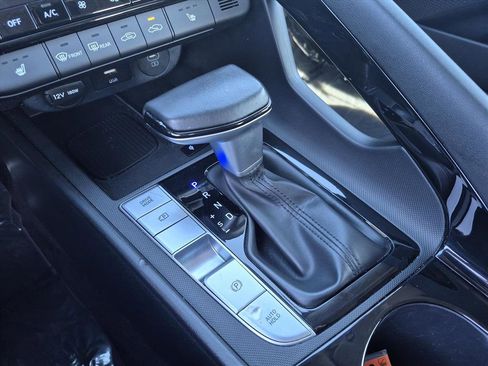 Used 2025 Hyundai Elantra SEL image 21