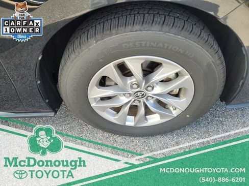 Used 2024 Toyota Sienna XLE FWD image 27
