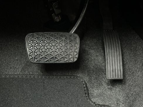 Used 2025 Chevrolet Trax RS w/ Driver Confidence Package image 42