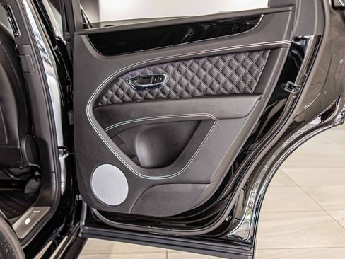 Used 2022 Bentley Bentayga image 46