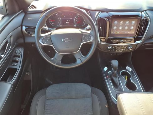 Used 2023 Chevrolet Traverse LT w/ Midnight/Sport Edition image 4