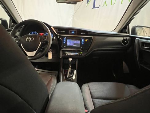 Used 2017 Toyota Corolla LE FWD image 13