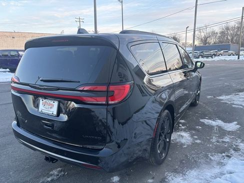 New 2026 Chrysler Pacifica Limited w/ S Appearance Package image 8