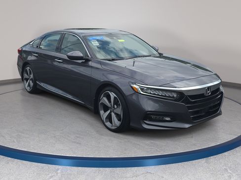 Used 2018 Honda Accord Touring image 3