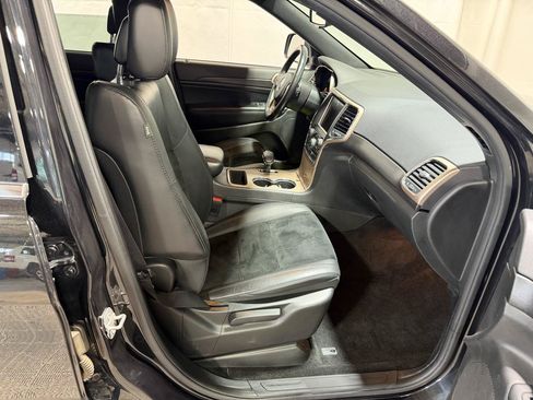 Used 2015 Jeep Grand Cherokee Altitude AWD/4WD image 12