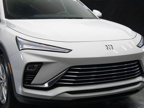 Used 2024 Buick Envista Preferred w/ Advanced Safety Package image 3