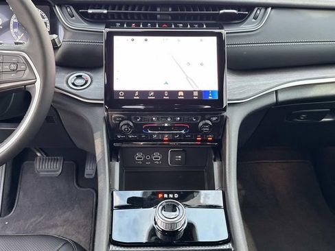New 2025 Jeep Grand Cherokee L Limited w/ Luxury Tech Group II RWD image 18