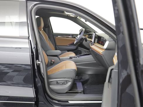 New 2026 Volkswagen Tiguan SEL R-Line AWD/4WD image 21