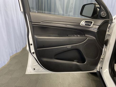 Certified 2022 Jeep Grand Cherokee Limited image 11