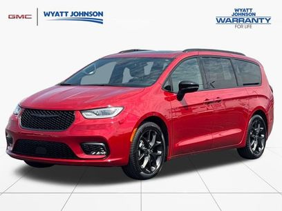 Used 2025 Chrysler Pacifica Limited