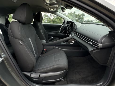 New 2026 Hyundai Elantra SE FWD image 28