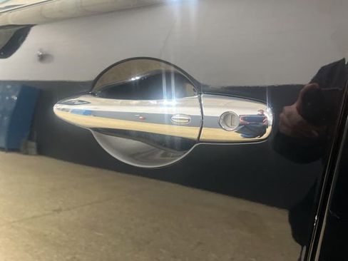 Used 2021 Nissan Armada SV w/ SV Appearance Package image 7