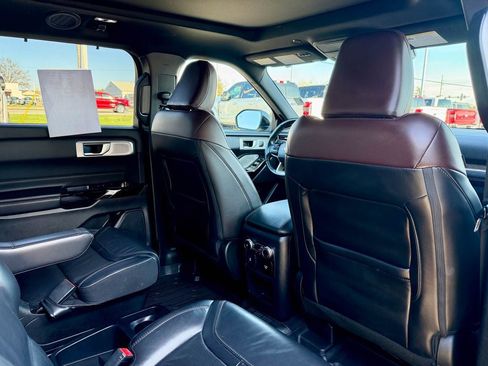 Used 2021 Ford Explorer Platinum w/ Equipment Group 601A AWD/4WD image 22