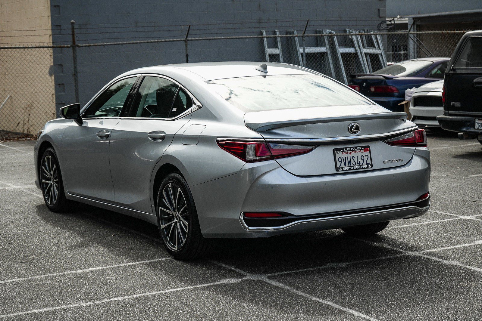 Used 2025 Lexus ES 300h w/ Premium Package FWD image 4