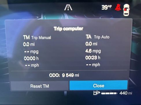 Certified 2025 Volvo XC40 B5 Plus AWD/4WD image 21