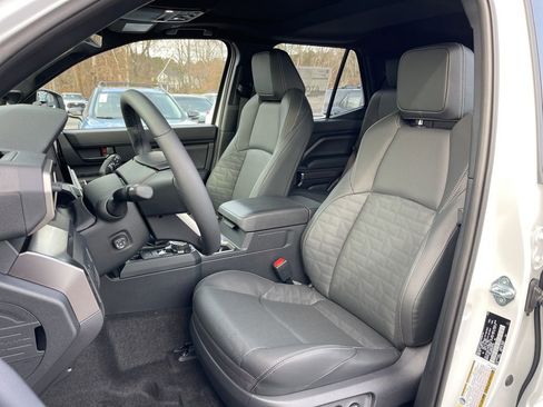New 2025 Toyota 4Runner TRD Off-Road Premium AWD/4WD image 19