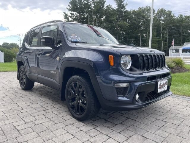 Used 2023 Jeep Renegade Altitude w/ Sun/Sound Group AWD/4WD image 3